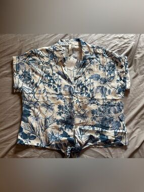 Mia & Tess Blue Floral Button Front Blouse Size Medium NWT